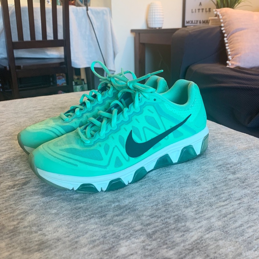 Nike Women’s 8.5 Airmax Teal